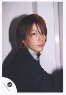 KAT-TUN/龟梨和也/托胸衣黑身體右向背景白/官方生寫真