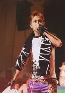 Kanjani Eight / You Yokoyama / Costume : White Knee Top / Left Hand Microphone / Towel / Live Photo / Official Official photo