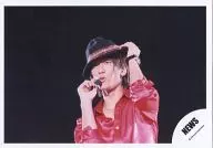 NEWS / Keiichiro Koyama / Live Photo / Horizontal / Bust up / Shirt red / Knee-cap / Background black / Official Official photo