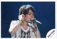KAT TUN / Yuichi Nakamaru / Horizontal / Live Photo / Bust Up / Jacket White / Inner Black White / Right Hand Ears / Eye View Right / Dark Background / Official Official photo