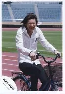 KAT-TUN / Junnosuke Taguchi / Above-the-knee, White Costume, Riding a Bike, Smiling, Sports Stadium, Outdoor / Official Official photo