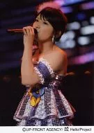 Morning Musume / Mari Yaguchi / Live Photo / Upper Body / Costume Purple White / Left Hand Microphone / Official Official photo