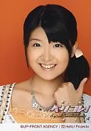 Berryz Kobo / Chinami Tokunaga / Bust Up / Costume White / Left Thumb Standing / Background Orange / Berryz Kobo Concert Tour 2008 Autumn Vericor Power Systems Re / Official Official photo