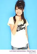 Berryz Kobo / Chinami Tokunaga / Above-the-knee costume yellow / Right-hand up / Background blue / Shop original