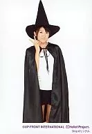 Berryz Kobo / Chinami Tokunaga / Above the knee / Black and white clothes / Cape / Hat / Right hand piece / Background white / Shop original