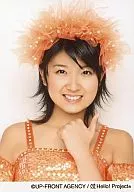 Berryz Kobo / Chinami Tokunaga / Costume Orange / Bust Up / the left fingers Stand / Background White / Official Official photo