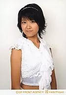 Berryz Kobo / Chinami Tokunaga / Upper Body / Costume White / Silver / Headband / Mouth Closed / Body Diagonal / Official Official photo