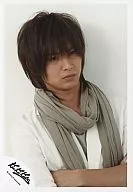 Kinki Kids / Koichi Domoto / Bust up / Costume white / Stole gray / Armband / Background white / Official Official photo