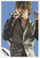 Kinki Kids / Koichi Domoto / Live Photo ・ Costume Black Silver ・ Right hand microphone ・ Left hand raised ・ Background white / Official Official photo