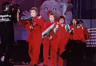 Arashi / Assembly (5 people) / Horizontal, Live Photo, Whole Body, Costume Red / Green Silver, Left Hand Microphone, Camera, Background Black / Official Official photo