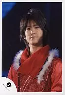 Hey! Say! JUMP / Hiroto Nakajima / Live photo / Bust up / Costume red / Fur / Background black / Official Official photo