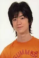 Hey! Say! JUMP / Hiroto Nakajima / Bust up / T-shirt orange / Background white / If it is summer, sing and dance Johnny's' SUMMARY 2008