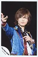 Hey! Say! JUMP / Hirota Yabu / Live Photo / Upper Body / Costume Light Blue White / Right Hand Raised / Left Hand Microphone / Background Black / Official Official photo