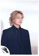 SMAP/香取慎吾/上半身・衣装黒・目線右・背景白/公式生写真