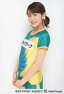 Berryz Kobo / Risako Sugaya / Kneecap / Costume green / yellow / 「 Life Work 」 / Left / Hands / Background white / Official Official photo