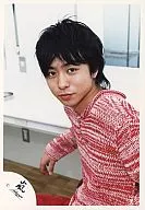 Arashi / Sho Sakurai / Upper Body / Red Striped Sweater / Left Facing / Camera Eye View / Sitting / Red Pants / Official Official photo