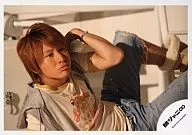 Kanjani Eight / Akihiro Yasuda / Gray shirt, jeans, left-handed head, seated boots / Official Official photo