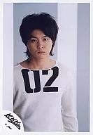 KinKi Kids / Tsuyoshi Domoto / Upper body / Costume white / Shirt character "02" / Background white gray / Official Official photo