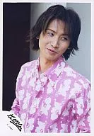 KinKi Kids/堂本光一/托胸衣粉色白色视线右背景黑白/正式生写真