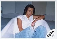 KinKi Kids / Koichi Domoto / Horizontal ・ Costume white ・ Jeans ・ Bathtub ・ Camera view / Official Official photo