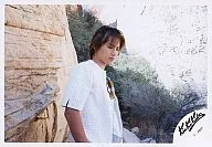 KinKi Kids / Koichi Domoto / Horizontal, Upper body, Costume white, Sunglasses, Body sideways, Background outdoor / Official Official photo