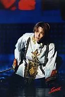 Kinki Kids/堂本光一/護膝衣白色、銀色、金色視線左、背景深藍色/SHOCK>/2L碼正式生寫真