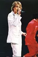 Kinki Kids / Koichi Domoto / Above-the-knee ・ Costume white ・ Right hand microphone ・ Background black / "SHOCK" / 2L size official Official photo