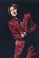 Kinki Kids/堂本光一/膝上・服裝紅色黑色條紋・兩手腹部・視線左/"SHOCK>/2L碼正式生寫真
