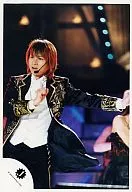 Kinki Kids / Koichi Domoto / Live Photo / Above Knee / Costume Black / Inner White / Eye View Left / Both Hands Goo / Official Official photo