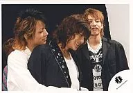 KAT-TUN / Tanaka-Akanishi / Nakamaru / Yokogata / Bust-up / Tanaka-Hugging / Official Official photo