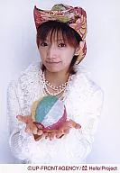 Morning Musume / Maki Goto / Upper Body / Costume White / Both Hands Paper Balloon / Hat / Official Official photo