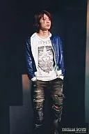 Kanjani Eight / Akihiro Yasuda / Live Photo / Above Knee / Jacket Blue / T-Shirt White / Both Hands Pocket / 2L Size / DREAM BOYS