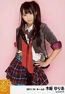 Yuria Kizaki / Cintura alta / Falda azul a cuadros Bufanda roja / Cintura izquierda / Official photo oficial "2011.10"