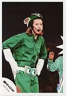 Kanjani Eight / Tadayoshi Okura / Live Photo / Knee-Up / Kanjani Eight Sentai ∞ Ranger costume Green / Both hands waist / Background black / Official Official photo