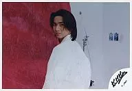 KinKi Kids / Koichi Domoto / Horizontal ・ Bust up ・ Costume white ・ Background red and white / Official Official photo