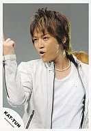 KAT TUN / Kazuya Kamenashi / Live Photo / Upper Body / Costume White / Right Hand Index Finger Stand / Background Grey / Official Official photo