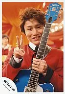 Kanjani Eight / Shodai Yasuda / Bust up / Costume red / Left hand guitar / Right hand piece / Official Official photo