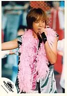 NEWS / Keiichiro Koyama / Live Photo / Upper Waist / Costume Silver / Pink Feather / Left Hand Microphone / Right Hand Lift / SUMMARY of Johnnys World