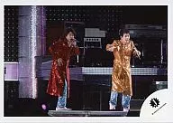 Arashi / Sho Sakurai / Kazuya Ninomiya / Live Photo / Horizontal / Whole Body / Costume Red / Yellow / Left Hand Mike / Pants Light Blue / Official Official photo