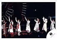 Kis-My-Ft2 / Gather (7 people) / Live Photo, Horizontal, Whole body, Costume white, Body facing left, Right hand raised, Left hand microphone, Background black / Official Official photo