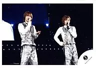 Kis-My-Ft2 / toshiya Miyata / Takashi Nikaido / Live Photo / Above Knee / Costume White / Silver / Microphone / Background Screen / Official Official photo