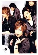 Kis-My-Ft2 / Tamamori / Kitayama / Yokoo / Nikaido / Costume Grey / Left Hand Piece / Sitting in a chair / Official Official photo