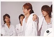 KAT-TUN / Ueda / Tanaka / Nakamaru / Kamenashi / Horizontal / Upper body / Jacket white / Inner white / Necklace / armband / Background white / Official Official photo