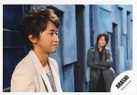 Arashi / Satoshi Ohno / Horizontal ・ Bust up ・ Costume white ・ Facing right / Official Official photo