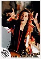 Kanjani Eight / Akihiro Yasuda / Live Photo / Upper Body / costume black / Feather decoration orange / Guitar / Magical Summer