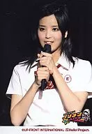 Berryz工房/北原沙弥香/ライブフォト・上半身・衣装白・制服・両手マイク・背景黒/2010年春ハロプロエッグ ノリメンライブ