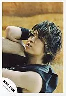 KAT-TUN / Kazuya Kamenashi / Horizontal / knee raising / Sleeveless Costume Black / Right Hand Head / Eye Line Left / Background Brown / Official Official photo