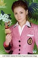 Morning Musume / Hitomi Yoshizawa / Upper Body / Costume Pink / Right Hand Doll / Background Green / Postcard Size / Alo-Hello