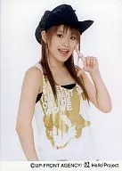 Morning Musume / Ai Takahashi / Upper Body / Costume White / Gold / Hat Black / Left Hand Index Finger Face / Official Official photo