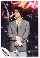 Jin Akanishi / Above-the-knee jacket gray / Jeans / Under both hands / Left eye view / Background screen / Logo "JIN AKANISHI" / Official Official photo